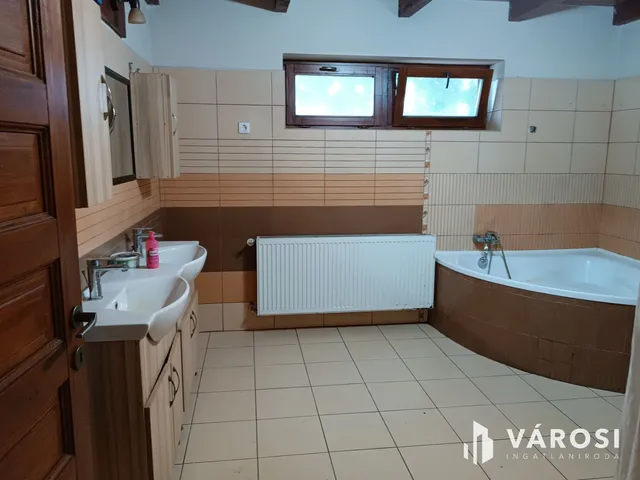 Eladó mezőgazdasági ingatlan Debrecen, Dombos 220 nm