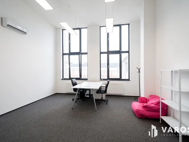 Kiadó kereskedelmi és ipari ingatlan Budapest IV. kerület, Újpest 30 nm