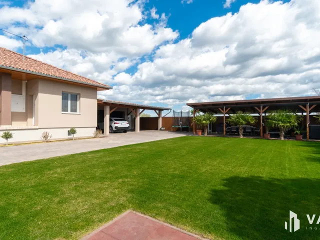 Eladó ház Tiszaföldvár 160 nm