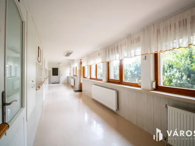 Eladó kereskedelmi és ipari ingatlan Orosháza 1200 nm