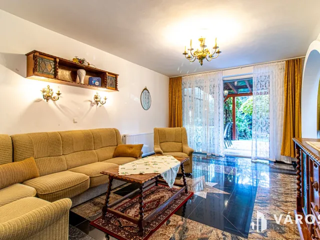 Eladó nyaraló Szántód 180 nm