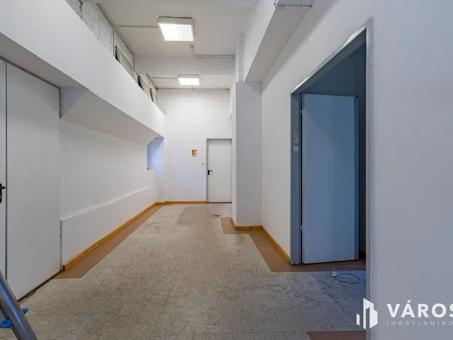 Kiadó kereskedelmi és ipari ingatlan Budapest XXI. kerület, Gyártelep 103 nm