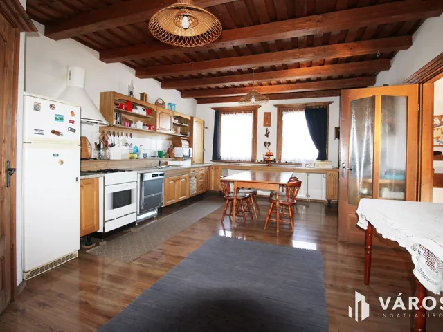 Eladó ház Herend 246 nm