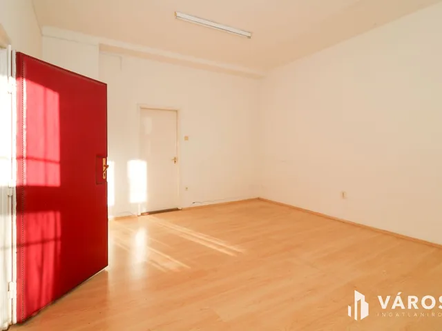 Eladó kereskedelmi és ipari ingatlan Békéscsaba, Belváros 48 nm