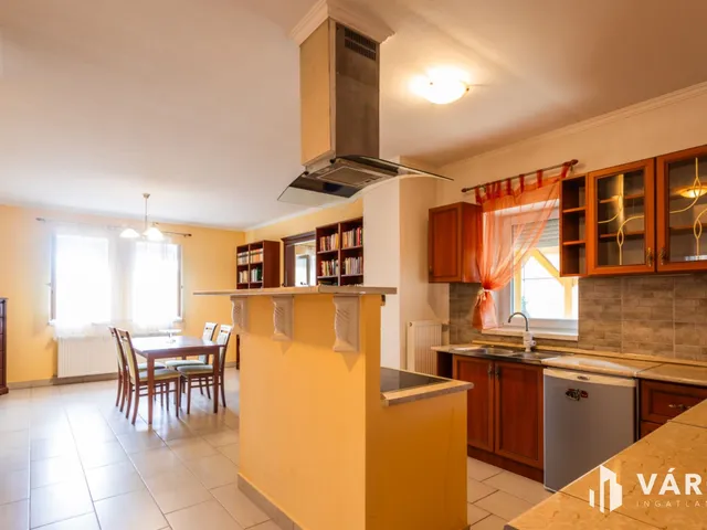 Eladó ház Gyula, Újváros 120 nm