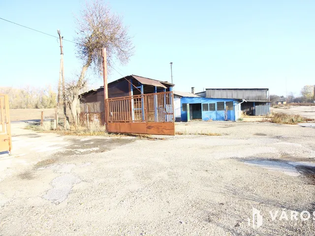 Eladó kereskedelmi és ipari ingatlan Kunszentmárton 60 nm