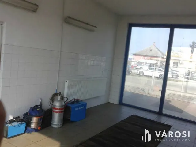 Kiadó kereskedelmi és ipari ingatlan Debrecen 120 nm