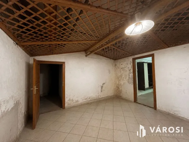 Eladó kereskedelmi és ipari ingatlan Budapest XI. kerület, Lágymányos 77 nm