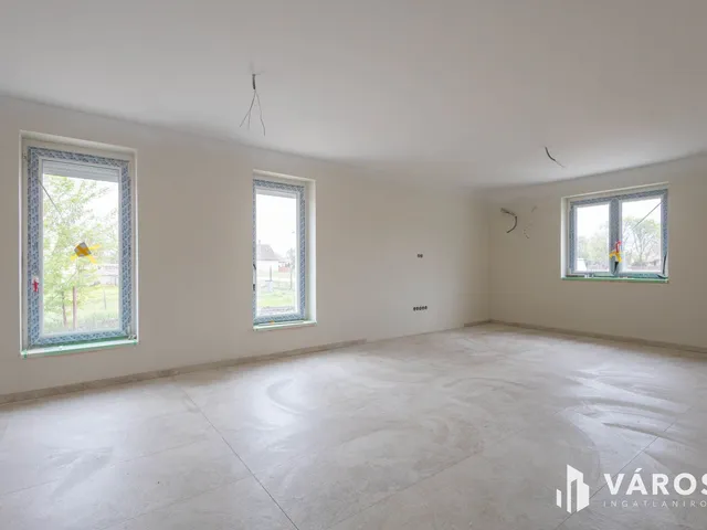 Eladó ház Sándorfalva 230 nm