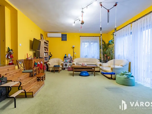 Eladó ház Üröm 384 nm