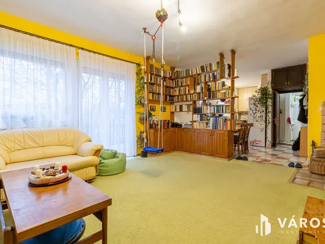 Eladó ház Üröm 384 nm