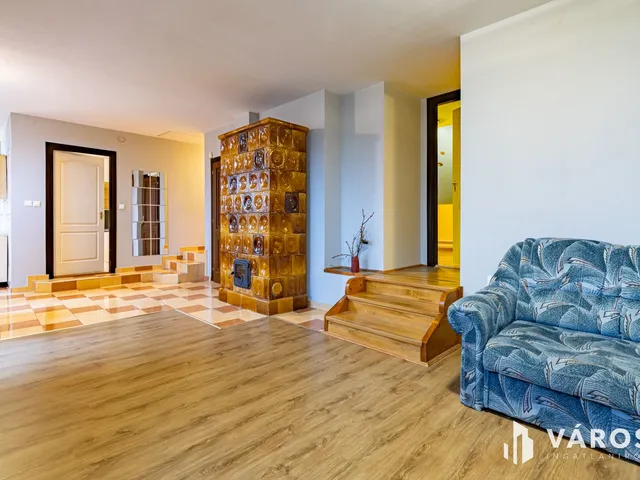 Kiadó lakás Üröm 128 nm