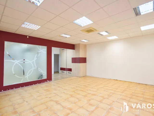 Kiadó kereskedelmi és ipari ingatlan Békéscsaba, Belváros 75 nm