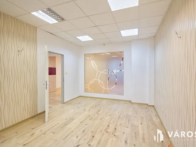 Kiadó kereskedelmi és ipari ingatlan Békéscsaba, Belváros 75 nm