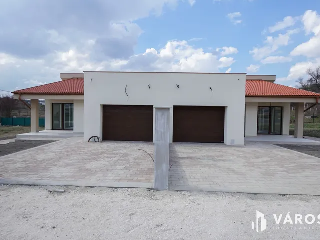 Eladó ház Tinnye 145 nm