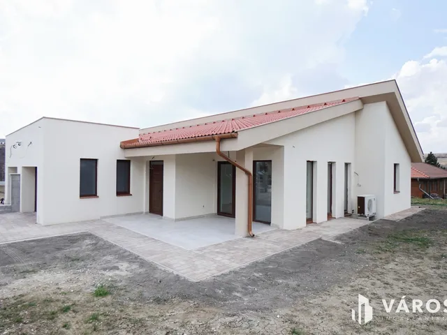 Eladó ház Tinnye 145 nm