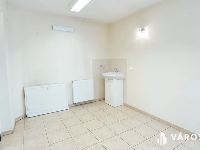 Kiadó kereskedelmi és ipari ingatlan Nagykanizsa, Belváros 11 nm