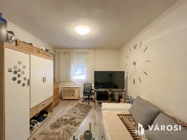 Eladó lakás Békéscsaba, Kazinczy-lakótelep 35 nm