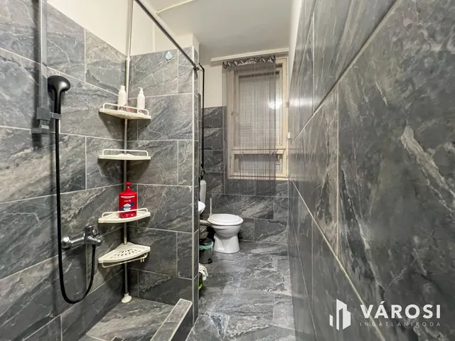 Eladó lakás Békéscsaba, Kazinczy-lakótelep 35 nm