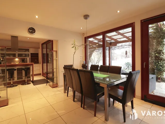 Kiadó ház Hódmezővásárhely 238 nm