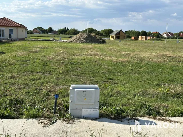 Eladó telek Deszk 827 nm