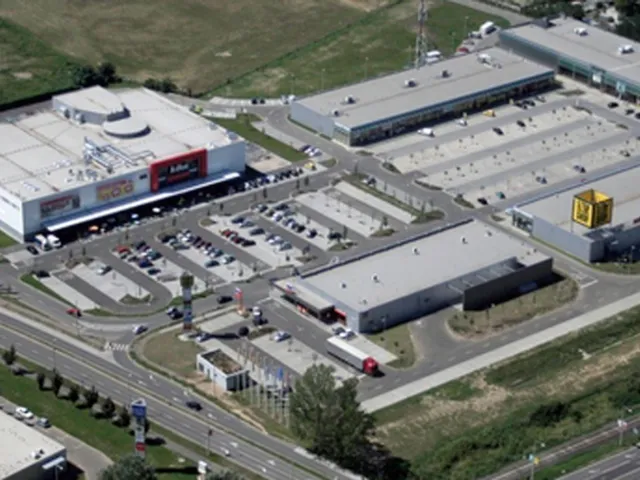 Eladó kereskedelmi és ipari ingatlan Debrecen, Köntöskert 4891 nm