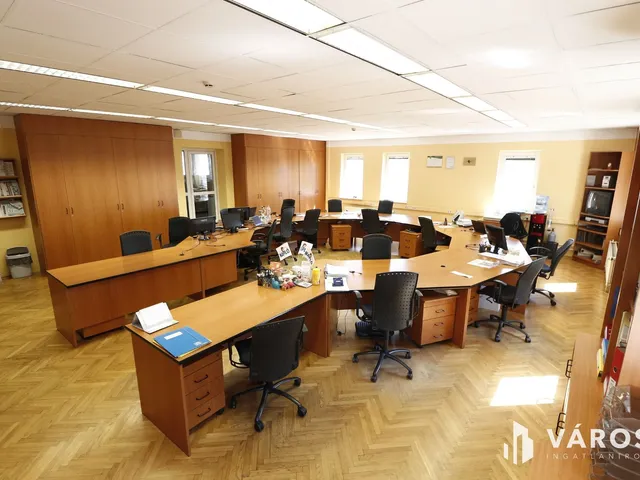 Kiadó kereskedelmi és ipari ingatlan Debrecen, Köntöskert 2500 nm