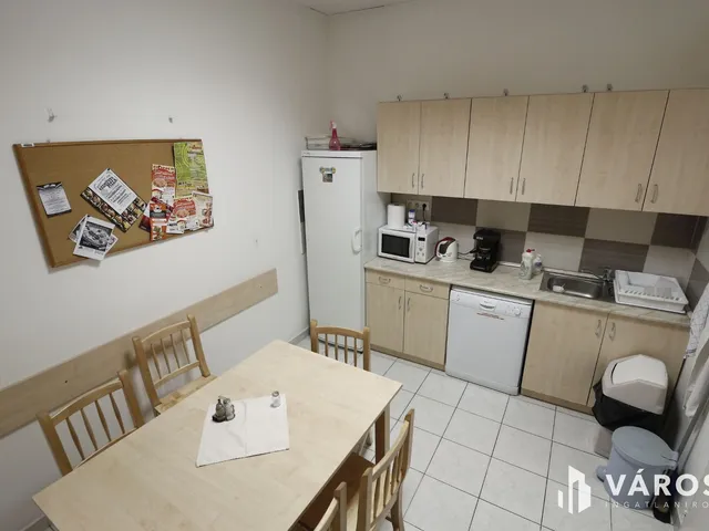 Kiadó kereskedelmi és ipari ingatlan Debrecen, Köntöskert 2500 nm