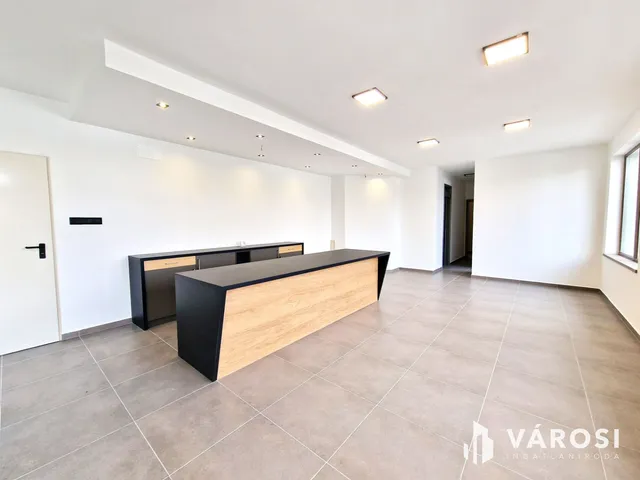 Eladó kereskedelmi és ipari ingatlan Békéscsaba 279 nm