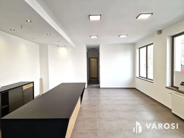 Eladó kereskedelmi és ipari ingatlan Békéscsaba 279 nm