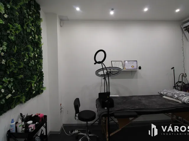 Eladó kereskedelmi és ipari ingatlan Békéscsaba, Belváros 68 nm