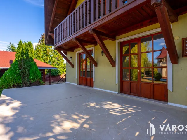 Eladó ház Kőröshegy 300 nm