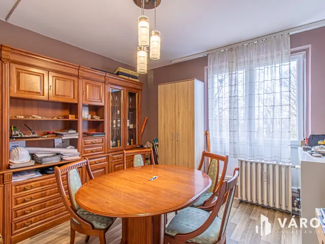 Eladó lakás Pécs, Kertváros 74 nm