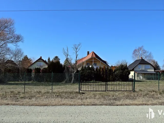 Eladó telek Balatonkeresztúr 662 nm