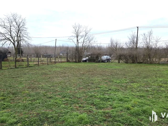 Eladó telek Mikepércs 600 nm