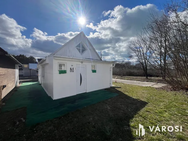 Eladó kereskedelmi és ipari ingatlan Balatonakarattya 200 nm