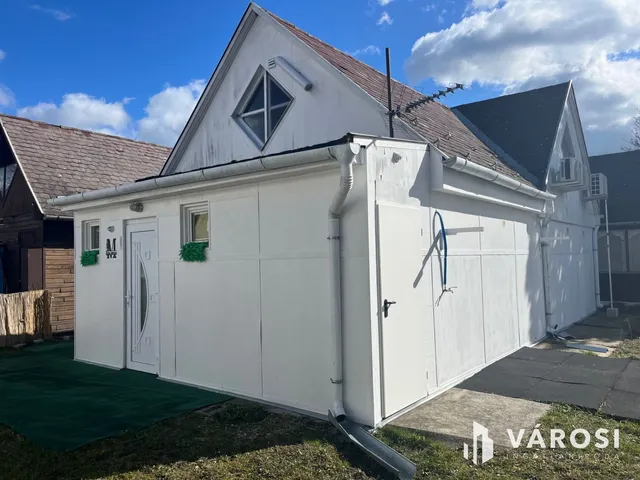 Eladó kereskedelmi és ipari ingatlan Balatonakarattya 200 nm