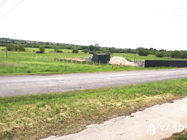 Eladó mezőgazdasági ingatlan Kőröshegy 1695 nm