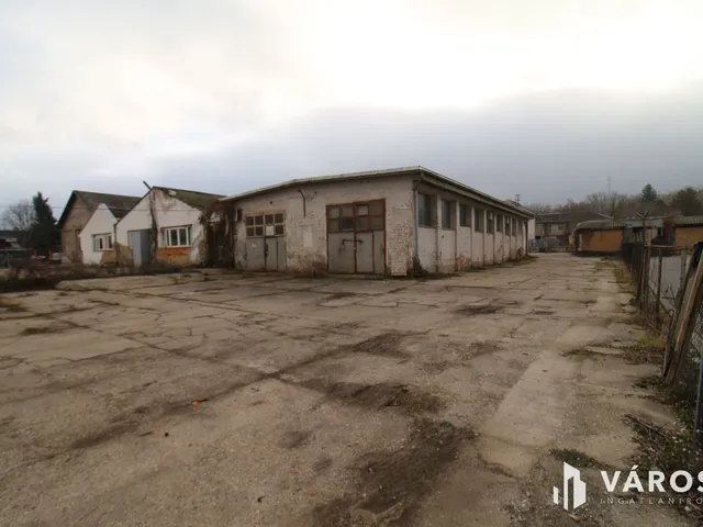 Eladó kereskedelmi és ipari ingatlan Dorog 600 nm