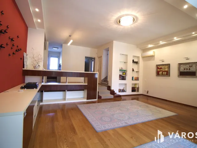 Eladó ház Budapest XVII. kerület, Madárdomb 204 nm