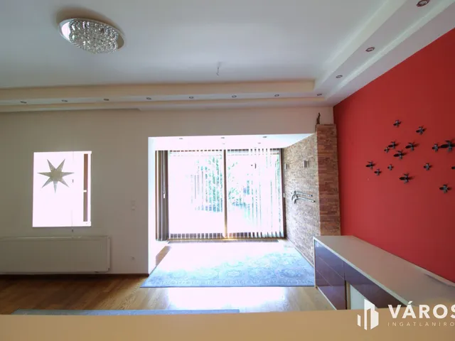 Eladó ház Budapest XVII. kerület, Madárdomb 204 nm