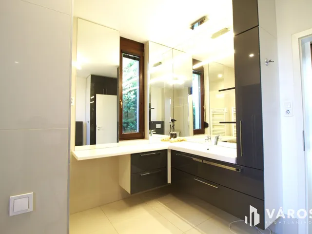 Eladó ház Budapest XVII. kerület, Madárdomb 204 nm