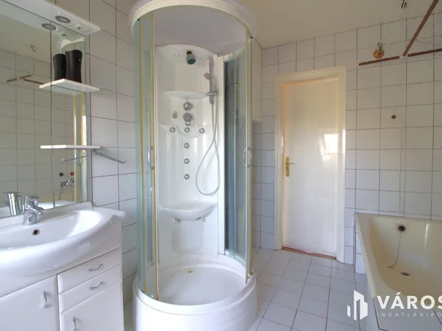 Eladó ház Budapest XVII. kerület, Madárdomb 204 nm