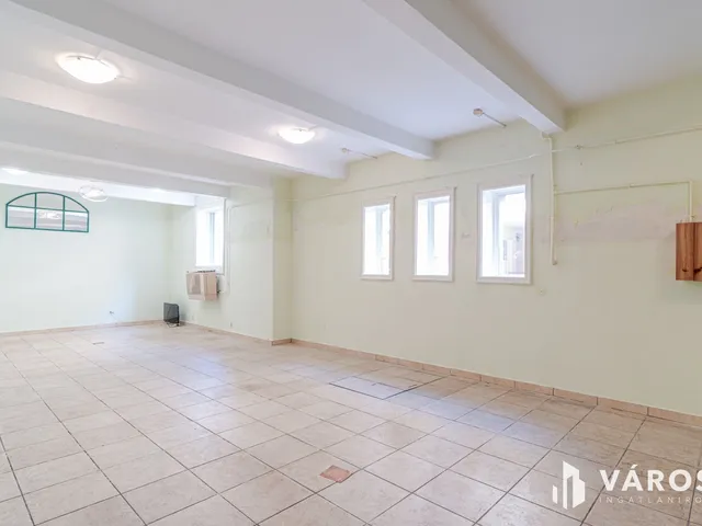 Kiadó kereskedelmi és ipari ingatlan Szeged 120 nm