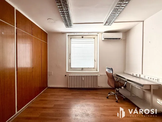 Kiadó kereskedelmi és ipari ingatlan Győr, Belváros 15 nm