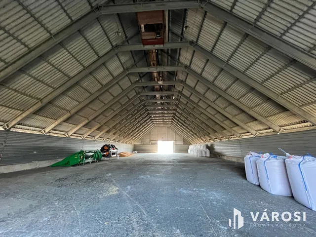 Eladó kereskedelmi és ipari ingatlan Debrecen, Ondód 4400 nm