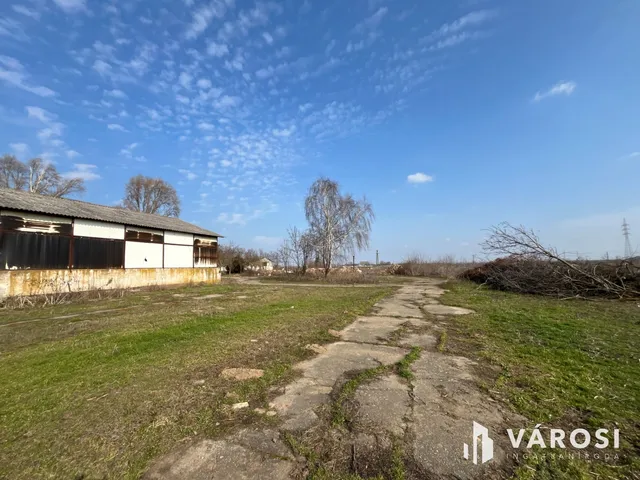 Eladó kereskedelmi és ipari ingatlan Debrecen, Ondód 395 nm