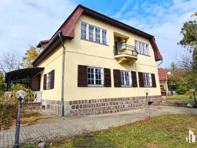 Eladó ház Szentendre, Pismány 330 nm