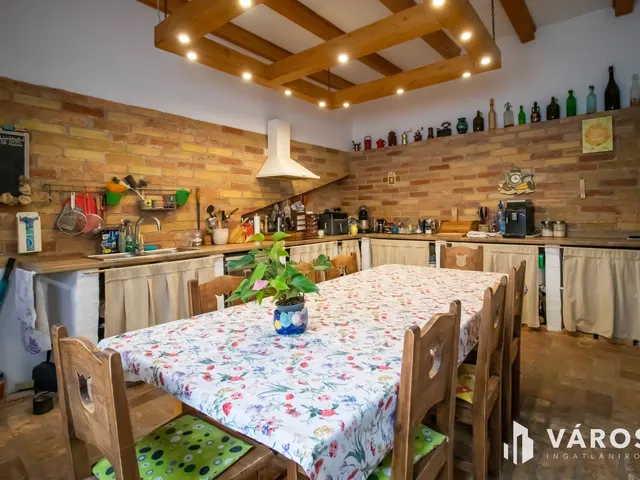 Eladó lakás Székesfehérvár, Belváros 147 nm