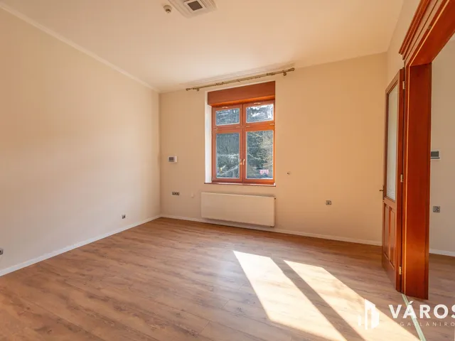 Kiadó kereskedelmi és ipari ingatlan Hódmezővásárhely, Belváros 23 nm